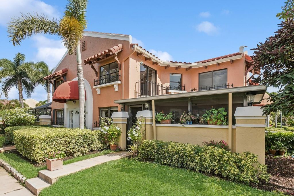 24 Uno Lago Drive, Juno Beach, FL 33408