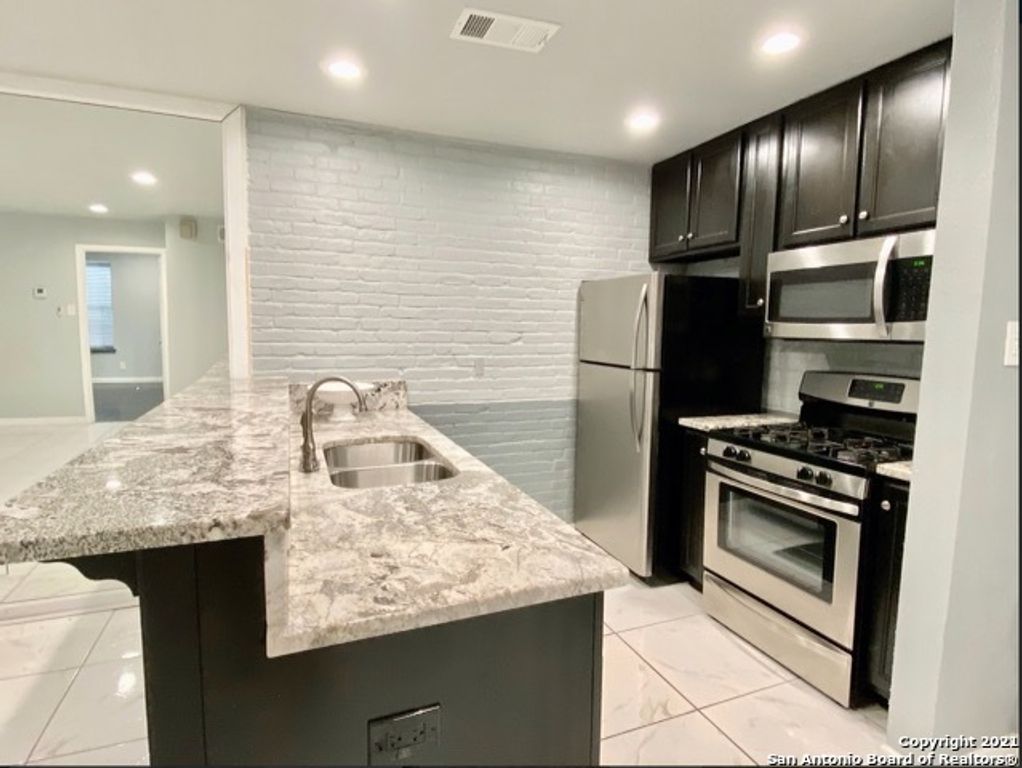 8030 Broadway Apt 204C, San Antonio, TX 78209