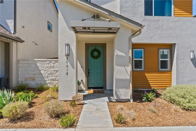 27012 Trail View Lane, Valencia, CA 91381