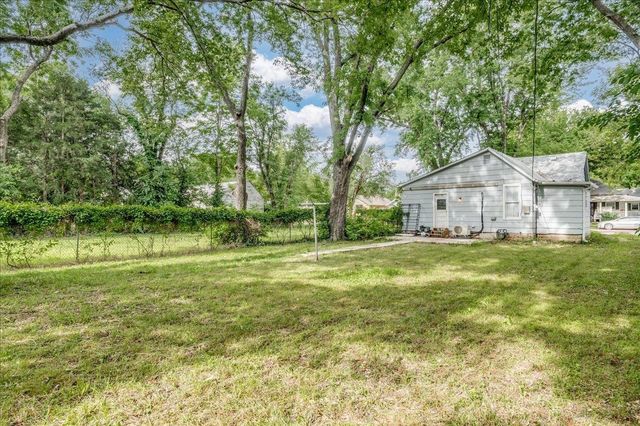 1710 Loomis, Winfield, KS 67156