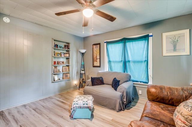 1710 Loomis, Winfield, KS 67156