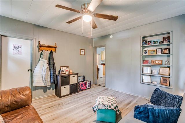 1710 Loomis, Winfield, KS 67156