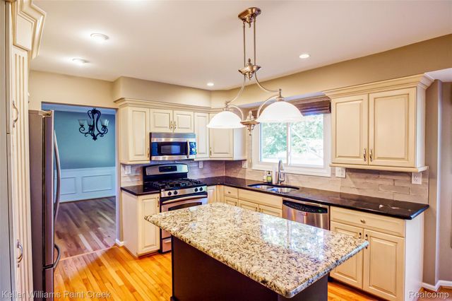 1346 Arbor Creek, Rochester Hills, MI 48306