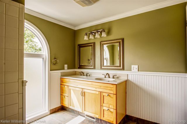 1346 Arbor Creek, Rochester Hills, MI 48306