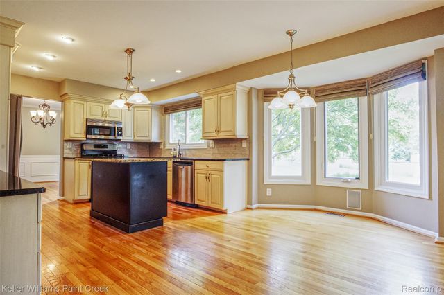 1346 Arbor Creek, Rochester Hills, MI 48306