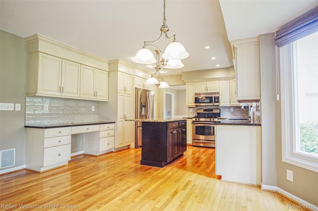 1346 Arbor Creek, Rochester Hills, MI 48306