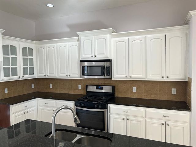 19449 Northpark Court, Edmond, OK 73012