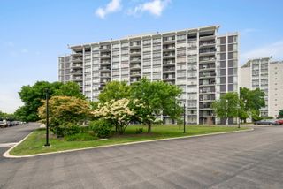 8809 Golf Road 8A, Niles, IL 60714