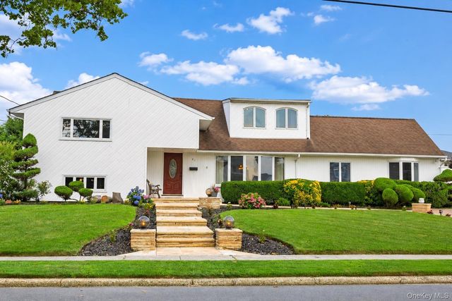 61 Hemlock Lane, Massapequa Park, NY 11762