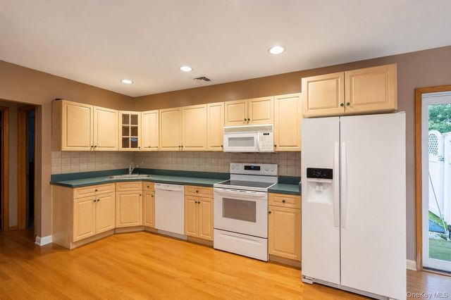 61 Hemlock Lane, Massapequa Park, NY 11762