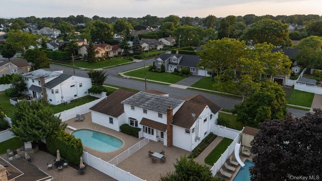 61 Hemlock Lane, Massapequa Park, NY 11762