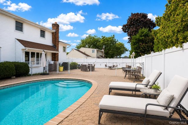 61 Hemlock Lane, Massapequa Park, NY 11762
