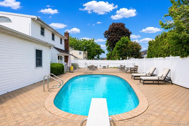 61 Hemlock Lane, Massapequa Park, NY 11762