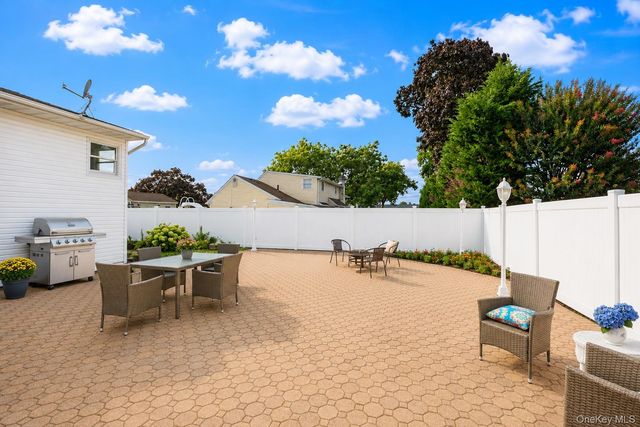 61 Hemlock Lane, Massapequa Park, NY 11762