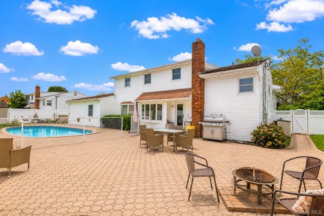 61 Hemlock Lane, Massapequa Park, NY 11762