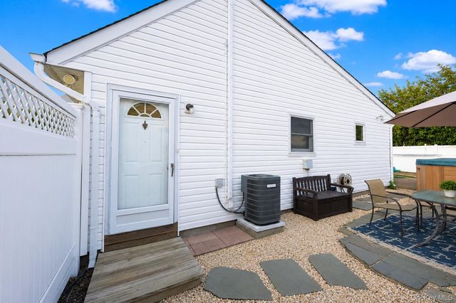 61 Hemlock Lane, Massapequa Park, NY 11762