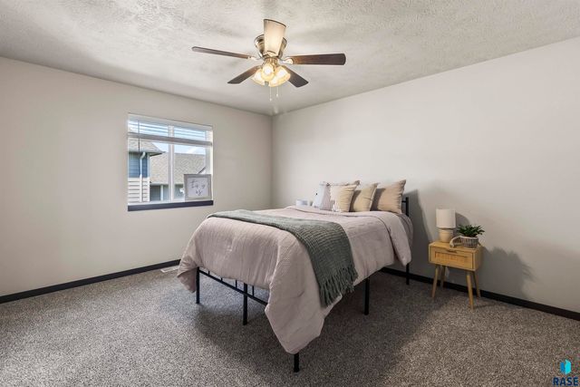 911 Birch St Street, Harrisburg, SD 57032