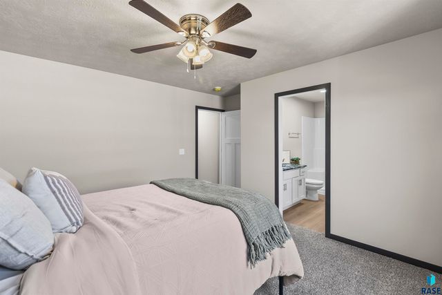 911 Birch St Street, Harrisburg, SD 57032