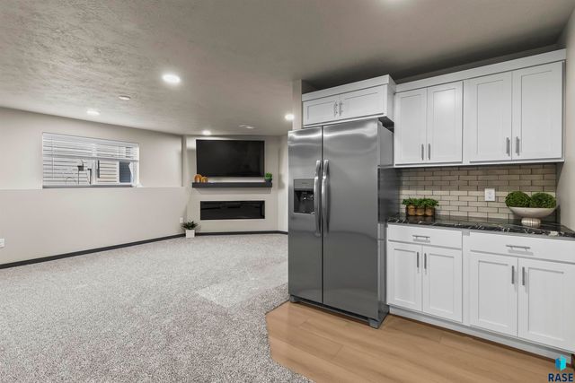 911 Birch St Street, Harrisburg, SD 57032