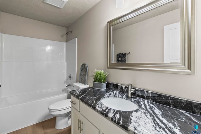 911 Birch St Street, Harrisburg, SD 57032