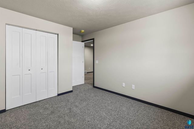 911 Birch St Street, Harrisburg, SD 57032