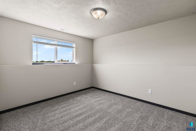 911 Birch St Street, Harrisburg, SD 57032