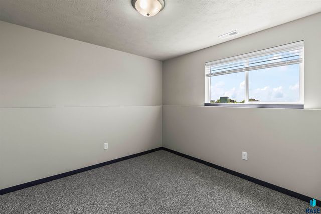 911 Birch St Street, Harrisburg, SD 57032