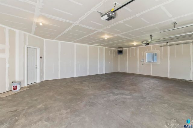 911 Birch St Street, Harrisburg, SD 57032