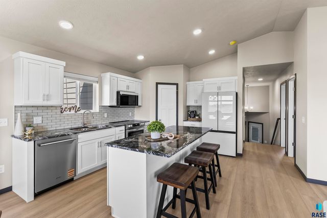 911 Birch St Street, Harrisburg, SD 57032