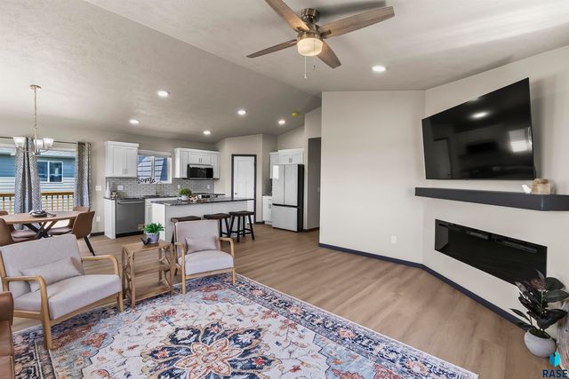 911 Birch St Street, Harrisburg, SD 57032