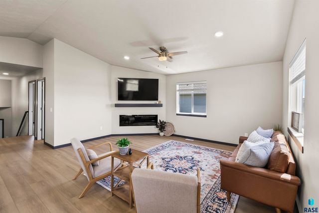 911 Birch St Street, Harrisburg, SD 57032