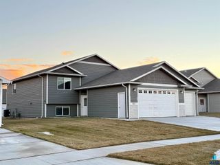 911 Birch St Street, Harrisburg, SD 57032