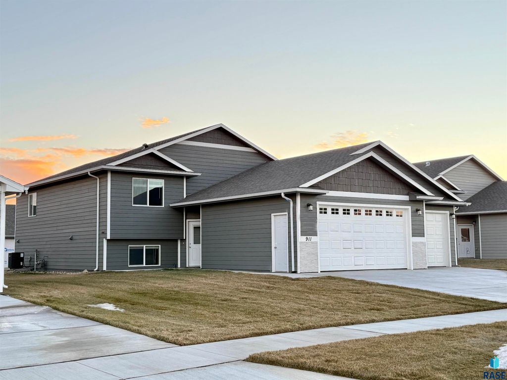 911 Birch St Street, Harrisburg, SD 57032