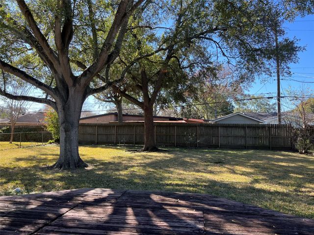 5103 Creekbend Drive, Houston, TX 77035