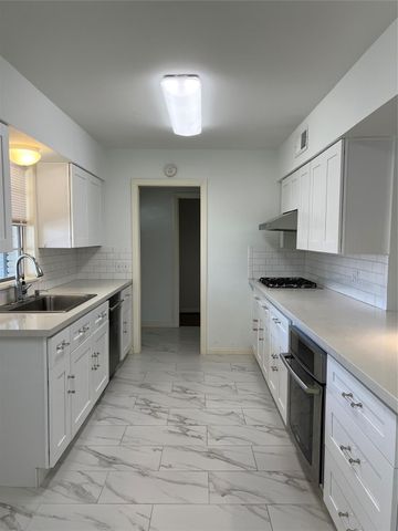 5103 Creekbend Drive, Houston, TX 77035