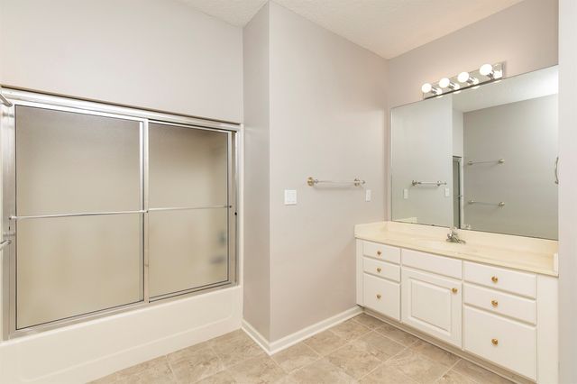 13598 Village Court, Clive, IA 50325