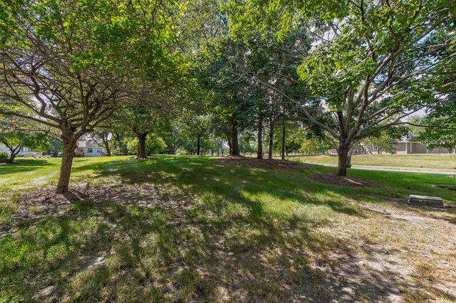 13598 Village Court, Clive, IA 50325