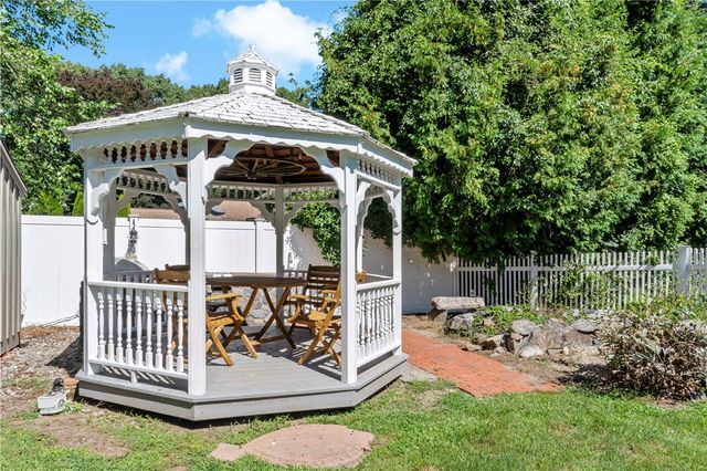 15 Mollusk Drive, North Kingstown, RI 02874