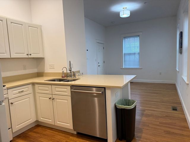 172 Auburn St 2, Cambridge, MA 02139