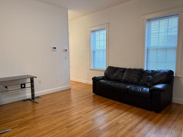 172 Auburn St 2, Cambridge, MA 02139