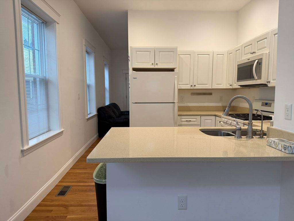 172 Auburn St 2, Cambridge, MA 02139