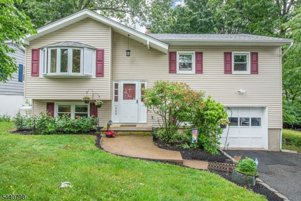 309 Knox Way, Hopatcong Boro, NJ 07843