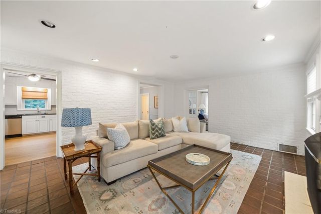 2540 Buena Vista Road, Winston-salem, NC 27104