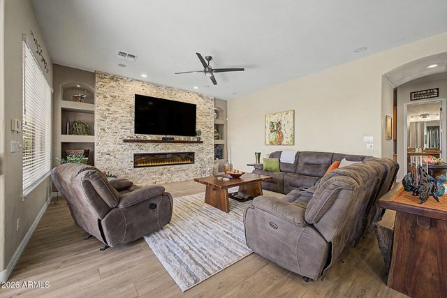 2209 S SAILORS Way, Gilbert, AZ 85295
