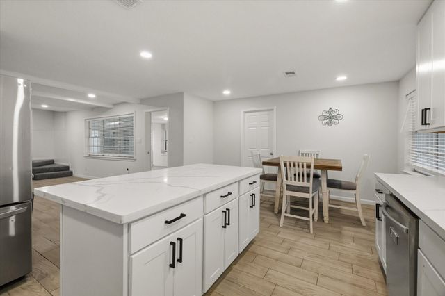 113 Rose Trail, Lake Jackson, TX 77566