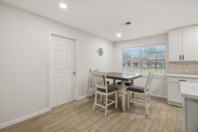 113 Rose Trail, Lake Jackson, TX 77566