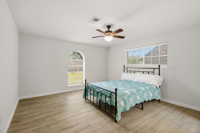 113 Rose Trail, Lake Jackson, TX 77566