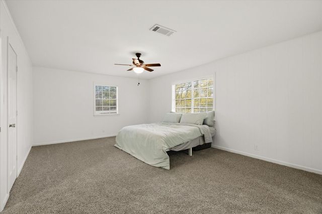 113 Rose Trail, Lake Jackson, TX 77566