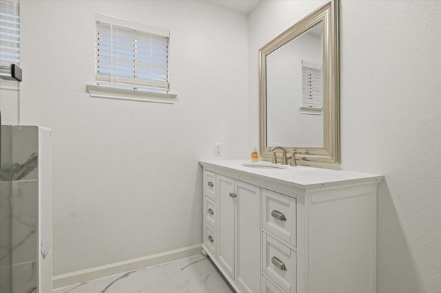 113 Rose Trail, Lake Jackson, TX 77566