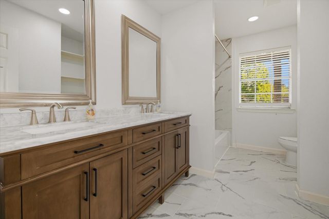 113 Rose Trail, Lake Jackson, TX 77566